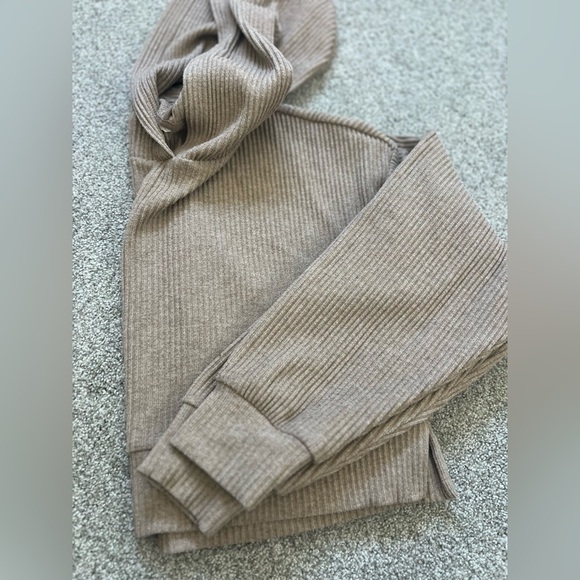 ALO Muse + Jogger Set (gravel heather) - Picture 5 of 8